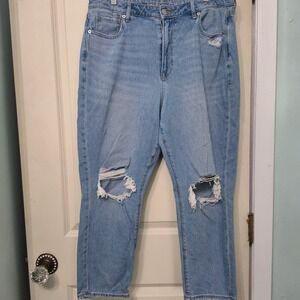 American Eagle Mom Jeans Light Wash Distressed High‎ Rise Blue Denim 16 Short